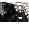 乗車前に新型コロナウイルス感染症対策を行っている