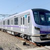 グッドデザイン賞を受賞した東京メトロ半蔵門線用の18000系。アルミ車体にパープルのラインカラーを入れたスタイルがデザイン的に秀逸で、「新しい東京を支える、美しさと機能性、また利用者への細やかな配慮を併せ持った」点が評価された。