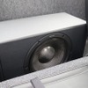 サブウーファーには低音再生能正確性とレスポンスで定評のあるカロッツェリアのTS-W1000RSをチョイスしている。