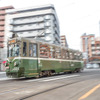 応急修理の跡（右下）が痛々しくも見えるM101号。西15丁目～中央区役所前。2021年10月31日。
