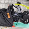 アドベンチャー・ツアラーも格納できる省スペース設計