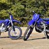 ヤマハ YZ125（左）とYZ250（右）