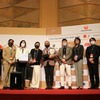クラシックジャパンラリー2021 MOJI-KOBE 総合優勝した竹元京人・淳子ペア(左から4番目と5番目)