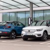 ボルボC40リチャージ（青）とXC40リチャージ
