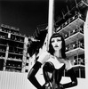 『ニュービートル』を題材にした写真展「オートエロチック」にVWが協賛