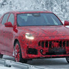 クリスマス仕様!? マセラティ新型SUV『グレカーレ』プロトタイプ、LED初点灯＆グリル全開！