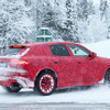 クリスマス仕様!? マセラティ新型SUV『グレカーレ』プロトタイプ、LED初点灯＆グリル全開！