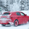クリスマス仕様!? マセラティ新型SUV『グレカーレ』プロトタイプ、LED初点灯＆グリル全開！
