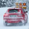 クリスマス仕様!? マセラティ新型SUV『グレカーレ』プロトタイプ、LED初点灯＆グリル全開！