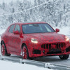 クリスマス仕様!? マセラティ新型SUV『グレカーレ』プロトタイプ、LED初点灯＆グリル全開！