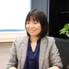 マツダ 広報本部の荷堂美紀氏。犬1匹、猫2匹と暮らす。「それぞれの事情や考えに配慮して柔軟に対応しながら、クラブとしてできることをやっていきたい」という
