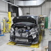 ミリ単位で車体のゆがみを修正できる「ジグ式フレーム修正機」も導入！