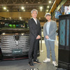 AlpineF#1Statusアンバサダーのケミストリー川畑（向かって右）とハルトン社町井社長（東京オートサロン2022）