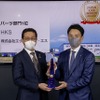 HKSの水口大輔社長（左。東京オートサロン2022）