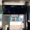 運転室に設置された映像表示用モニター。