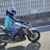 スズキ GSX-S1000 新型と小鳥遊レイラさん