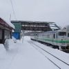 日本最長の普通列車が運転されていた根室本線富良野～新得間。東鹿越～新得間の台風被害から立ち直ることなく廃止へ向かうことに。2015年3月7日、根室本線落合駅。