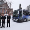 左から北海道の土屋副知事、北海道バスの西村社長、ファイターズ スポーツ&エンターテイメントの川村社長