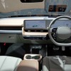 水平基調のダッシュボードには12.3インチのディスプレイが二つ並ぶ
