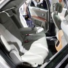 リアシートにも電動スライド機構を採用