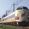 6両編成1本が国鉄特急色に復元される381系『やくも』。国鉄特急色の381系は2016年以来となる。