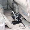 緊急ブレーキを増設。実験車両はACアウトレットがついているので、ノートPCの電源はここから