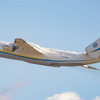 中国からポーランドへ、新型コロナウイルス感染症対策の装備を空輸するAn-225“ムリア”（2020年8月14日、ワルシャワ・ショパン空港へのアプローチ）