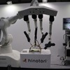 川崎重工が展示していた手術ロボ「HINOTORI」
