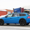 プジョー308SWをベースにした 新型クーペSUV 開発車両（スクープ写真）