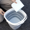 先に用意したバケツの水へシートを浸していく