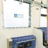 2か所ある車椅子スペース。手すり部分には小型シートが収納されており、車椅子がない時に利用できる。