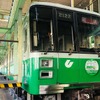 ラストランの記念ヘッドマークを付けた最後の2000形2122編成。2000形は神戸市営地下鉄では最少数派だった。