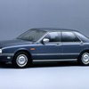 日産シーマ初代（1988年）。セドリック・シーマという派生車だった。