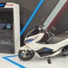 脱着式のバッテリー採用するホンダの電動スクーター