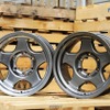 ブラッドレーV・16×8.0J（左：ハイパーブラック2,　右：ガンメタリック）