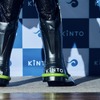 ワイルドタイガーのヒーロースーツの右踵にKINTOのロゴ