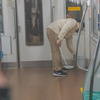 発火のため煙が充満し、白く煙っている。