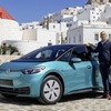 地中海アスティパレア島の島民に納車された最初のフォルクスワーゲン ID.3