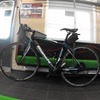 車内では自転車を手で押さえて固定する。ロードバイク、クロスバイク、マウンテンバイクランドナー、スポルティーフ、ミニベロの持込みもできる。