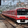 新1000形への置換えが進められる界磁チョッパ車の1500形。