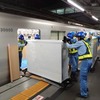 ホームドア設置の様子。