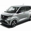 日産サクラ（スターリングシルバー）