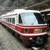 脱線した南海30000系の同型車。