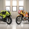 BMW M 1000 RR 50 Years M（左）、BMW R90S レースバイク（右）