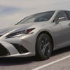 レクサス ES の2023年モデルの「Fスポーツデザイン」（欧州仕様）