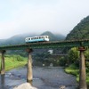 四万十川に沿って伸びるJR四国予土線。