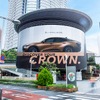 DISCOVER YOUR CROWN.キャンペーンの屋外広告