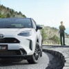 トヨタ ヤリスクロス GRスポーツ（ハイブリッド・2WD/ブラックマイカ×プラチナホワイトパールマイカ）
