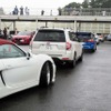 走行会に参加するために順に並ぶ参加車両