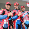 ポールポジションを獲得した#33 Team HRC（左から長島哲太、I・レクオーナ、高橋巧）